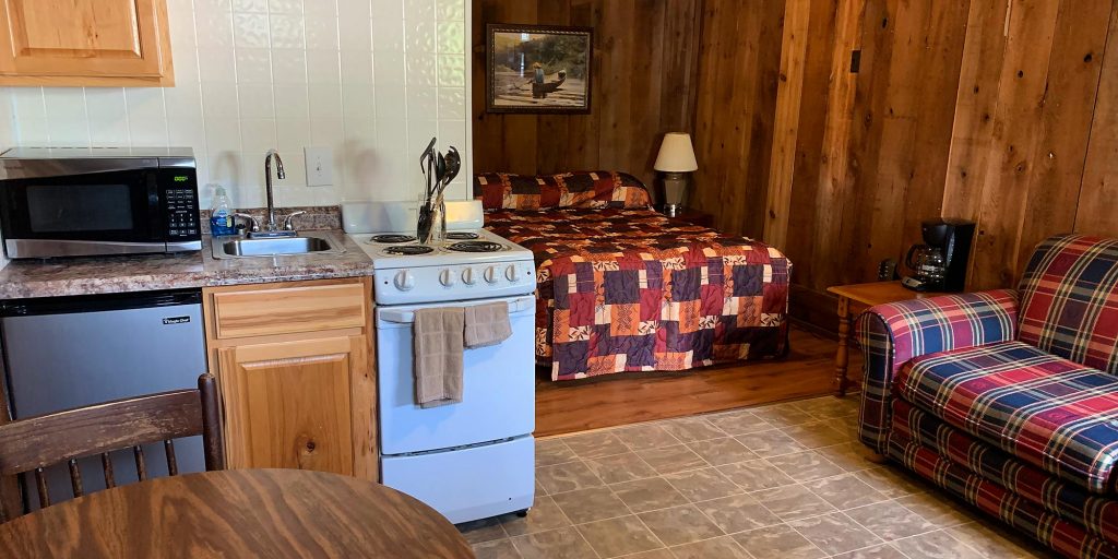 room12_main Fin 'N Feather Lodge